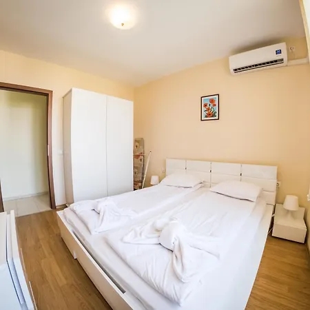 Nessebar And Apartment *